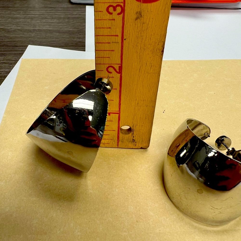 The beautiful C  style earrings